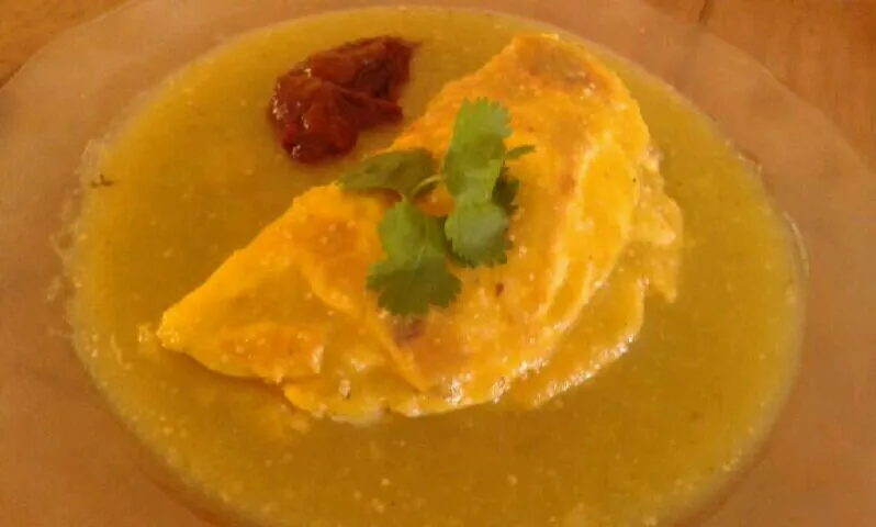 omelette con queso/espinacas en salsa verde|miguel alvarezさん