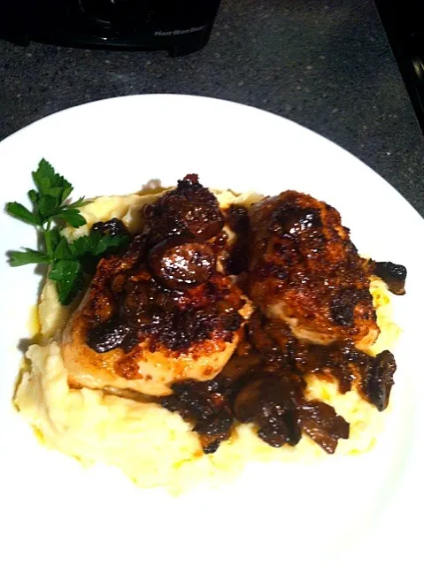 chicken marsala with garlic cheddar mashed potato|Abby Macalinoさん