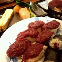 Snapdishの料理写真:桜肉のお寿司|ちよーぬさん