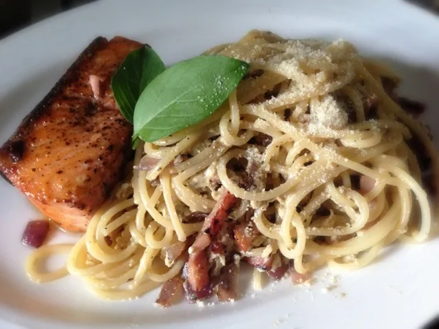 Spaghetti Carbonara with pan-fried Salmon|Misstyさん