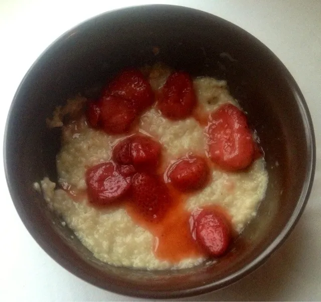 Original Quaker Oatmeal with Strawberries|Alena Eydlishさん