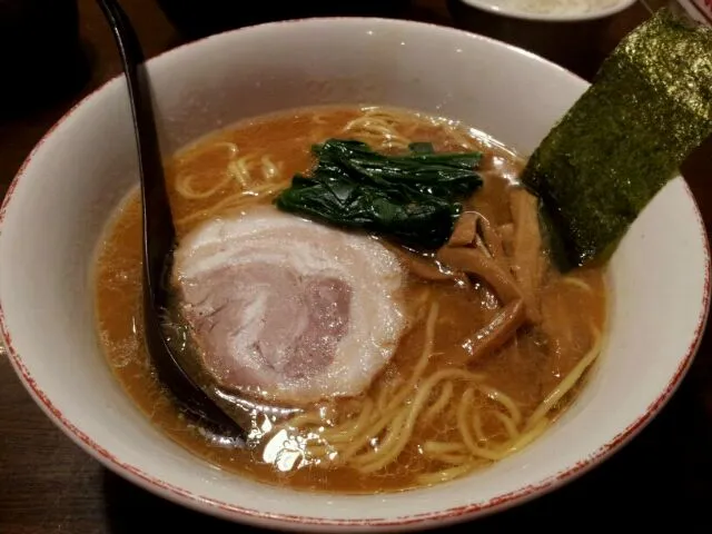 豚骨醤油ラーメン|しーちゃんさん