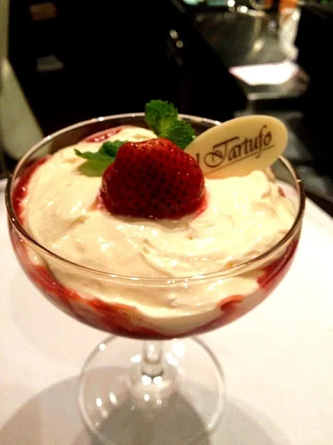 Tiramisu & strawberry sauce|Joiajoyさん