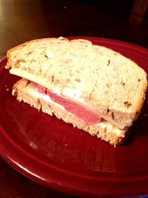 Braunschweiger on rye|Dawn Sticklenさん