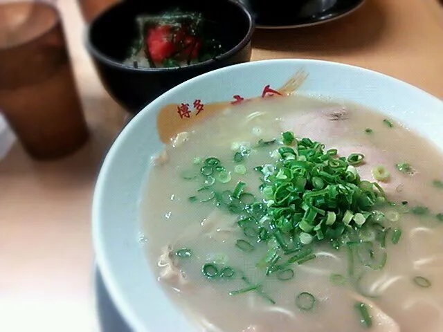 塩豚骨ラーメン|はんにゃたろうさん