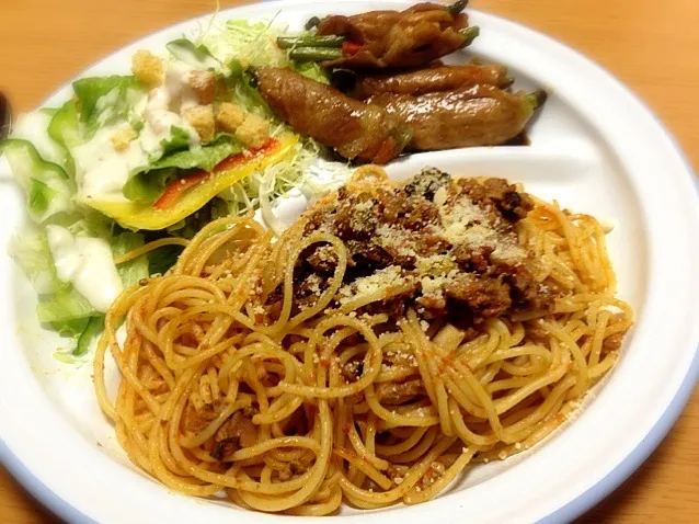 トマトソーススパゲティーと肉巻き アメリカ人の旦那の好きな食べ物だらけな夕飯です(･･;)|Yokoさん