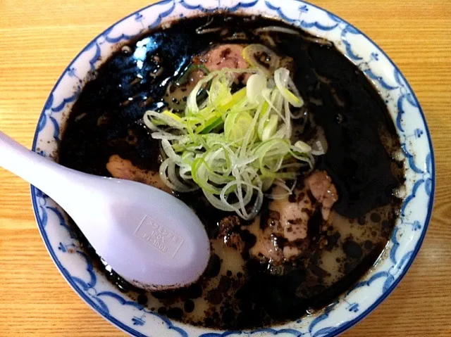 知る人ぞ知る黒ラーメン。|ちかさん