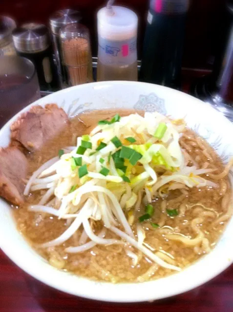 柏・誉にてラーメン。もやし増量。|ちかさん