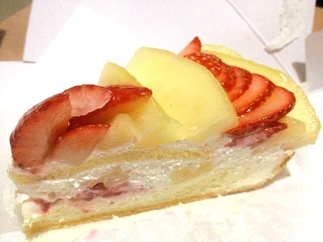 Strawberry, pear and cream cheese tarte|chan mitsuさん