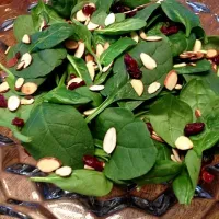 Snapdishの料理写真:Spinach salad with toasted almonds and dried cranberries|Miaさん