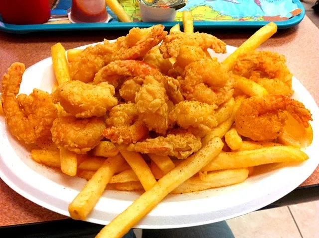 Snapdishの料理写真:Salem's 1/2 lb fried shrimp|Abby Macalinoさん