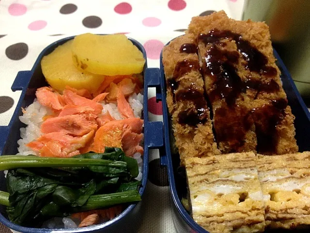 小6男子塾弁当  (夕食)                        お惣菜チキンカツ、卵焼き、カニカマ＋レタスサラダ、紅ジャケ、野菜スープ、バナナ、         以上！|Takayukiさん