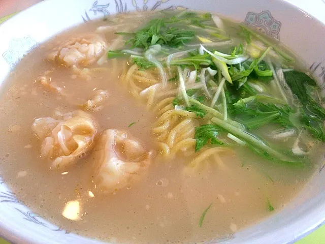 Snapdishの料理写真:今日の社食はコク旨塩ラーメン。540円。|ルーア・ブランカさん