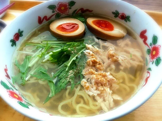 本日のランチ。鶏塩ラーメン(400円)。ふつうに美味かった。|JTKさん