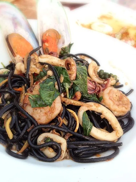 Ink squid spicy seafood spaghetti|PhUnGさん