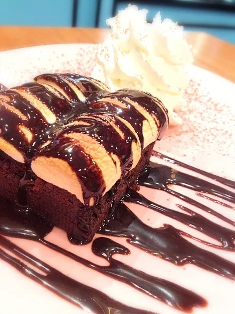 Melted march mellow on top of brownie|PhUnGさん