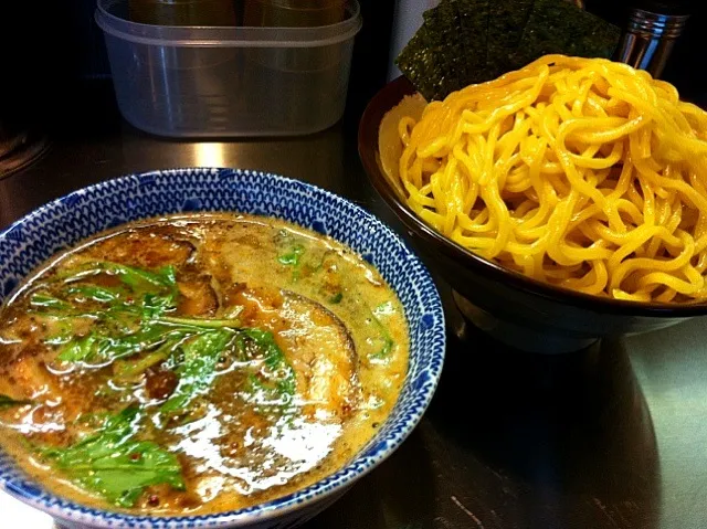 Snapdishの料理写真:新橋界隈 つけ麺専門店  特盛850円  追加もやし100円|Toshiyukiさん