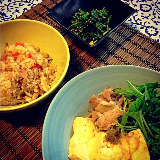 生姜とツナの炊き込みご飯  春菊のマヨゴマ和え  豆腐と豚肉のさっと煮|🌀さん