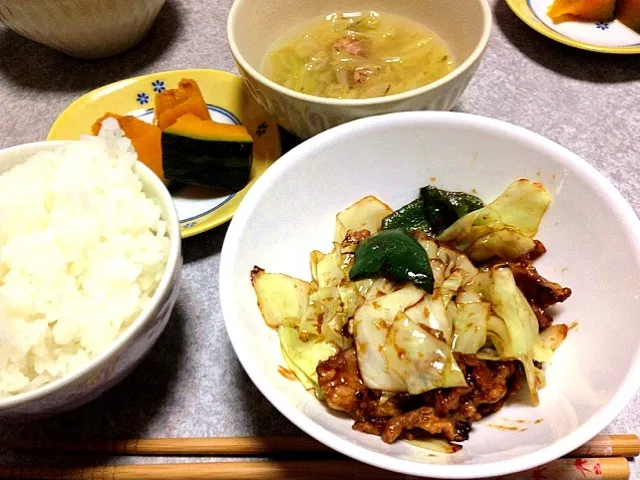 Snapdishの料理写真:回鍋肉。白菜とウインナーの中華スープ。かぼちゃの煮物。|白ご飯大好き専用ザク。さん