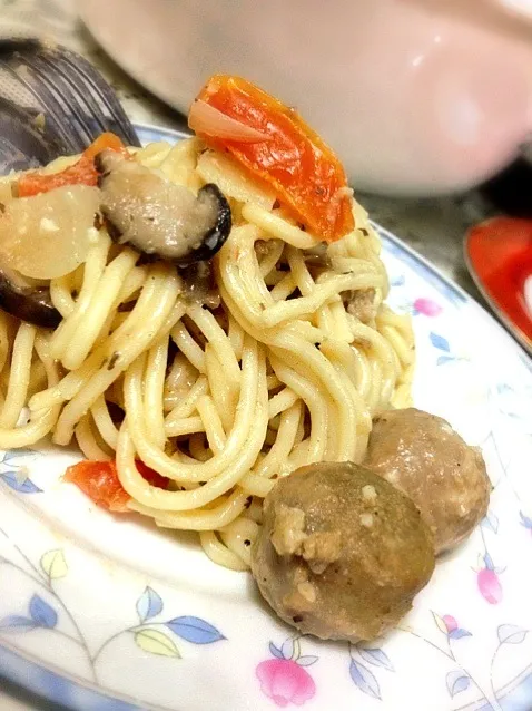 Pasta with cream sauce and meatballs|prissyさん