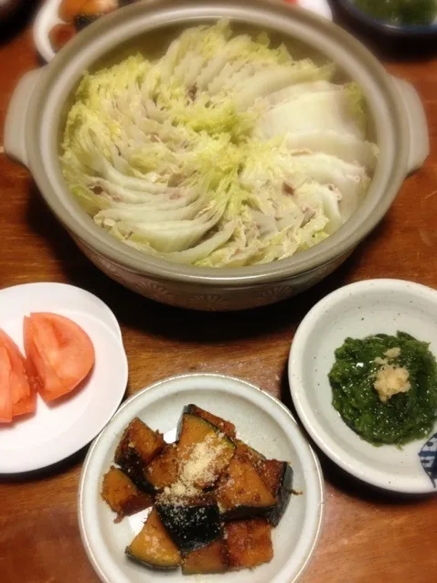 Snapdishの料理写真:白菜と豚肉のミルフィーユ鍋、メカブ、南瓜赤ワイン蒸し、トマト|raku_darさん