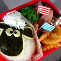 ひつじのショーン弁当。キャラ弁めちゃくちゃ難しい！ってか顔を切って貼っただけなのに疲れたー。