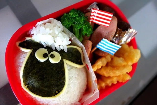 Snapdishの料理写真:ひつじのショーン弁当。キャラ弁めちゃくちゃ難しい！ってか顔を切って貼っただけなのに疲れたー。|ara Kコさん