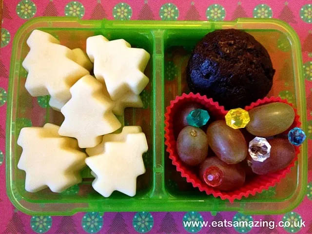 Snapdishの料理写真:Christmas Tree themed dessert box|Grace Hallさん