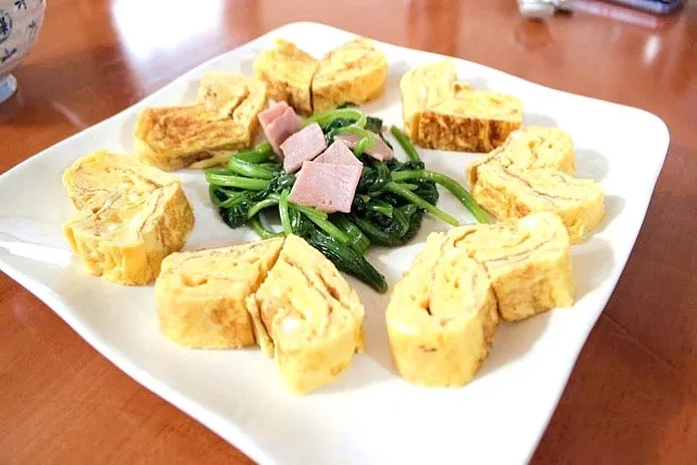 Snapdishの料理写真:tamagoyaki with bacon horensu|cinderellaさん