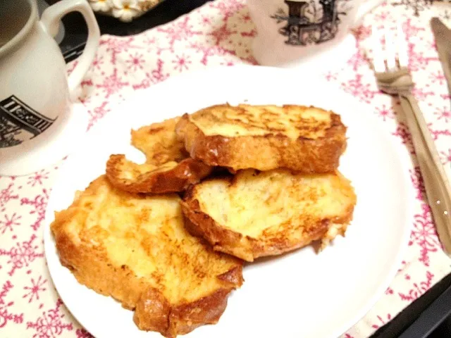 Snapdishの料理写真:フランスパンで♡本格フレンチトースト|*´A`)ﾉ|mayaさん