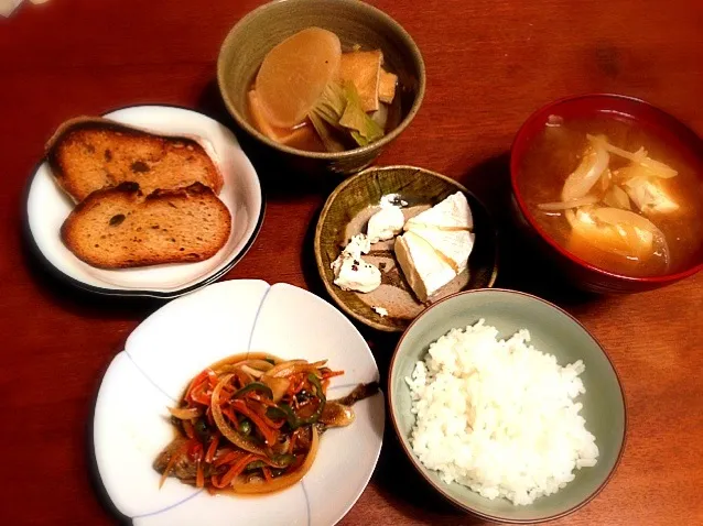 Snapdishの料理写真:日曜晩飯はチーズ、南蛮漬、蕪の煮付、味噌汁|Ayayaさん