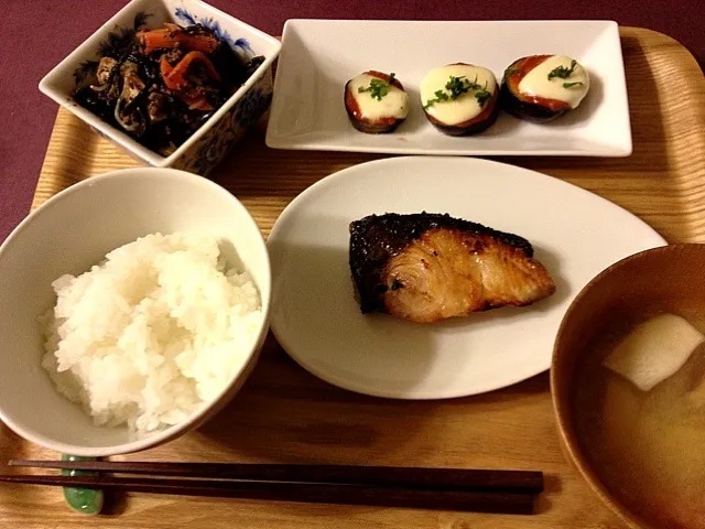 鰤の塩麹焼き☆茄子のチーズ焼き☆ひじき煮|よよさん