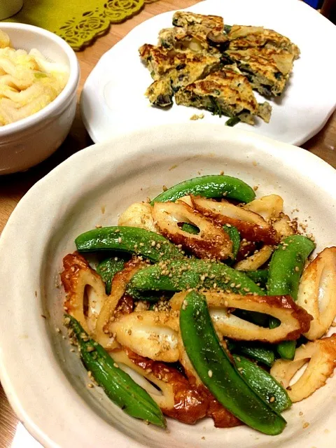 昨日の晩ごはん ちくわとスナップエンドウの炒め物、カレー風味のスパニッシュオムレツ|海松さん