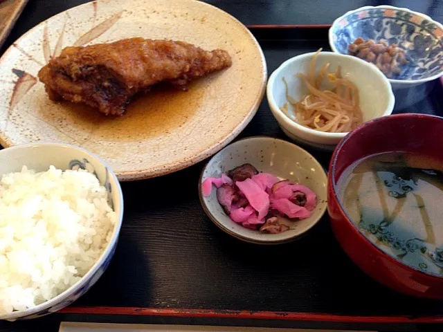 Snapdishの料理写真:お昼はあこう鯛の唐揚げ和定食|Ayayaさん