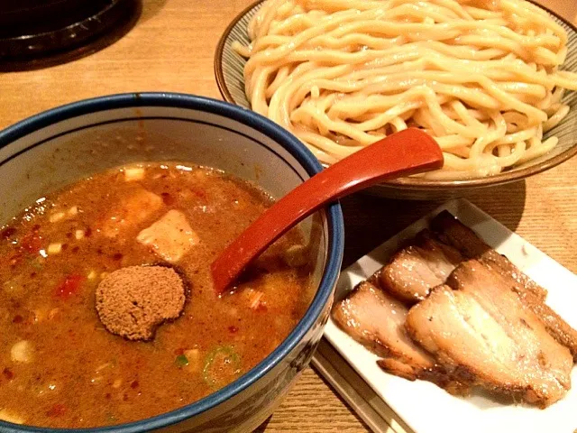 辛つけ麺 中盛 半肉増し|ひろろーんさん