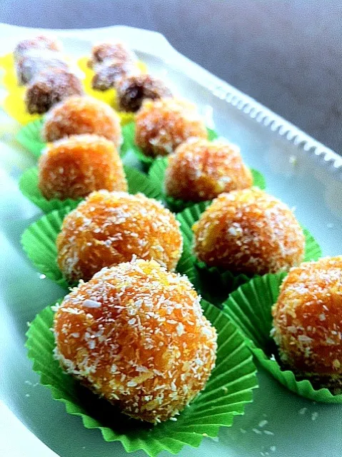 Carrot candies with butter and coconut|Zheni Todorovaさん