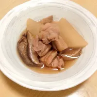 Snapdishの料理写真:大根と鶏肉の煮物|まめさん