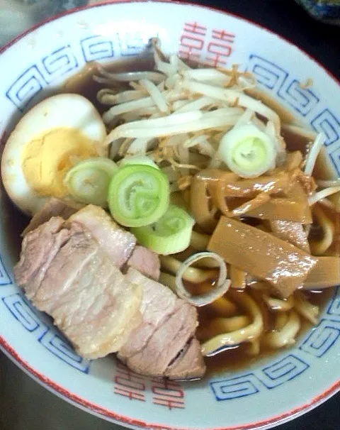 Snapdishの料理写真:完全手作り！ラーメン|休日限定ままさん