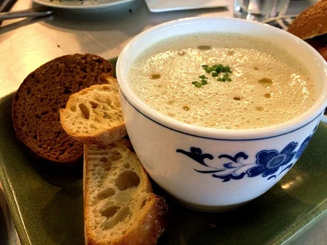 Snapdishの料理写真:White bean cappuccino soup|Nicholas Tayさん