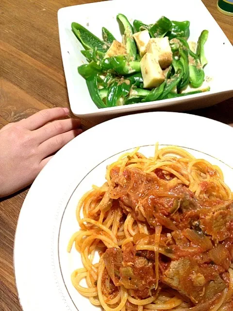 一番落ち着くトマトパスタ、絹あげとピーマンのサラダ。|ayacoさん