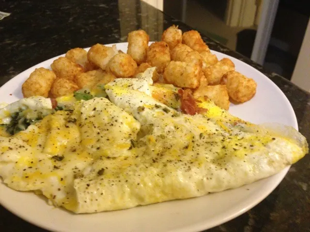 spinach bacon  6 egg white omelette with tater tots|lizさん