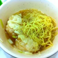 Snapdishの料理写真:エビワンタン麺|makitoleeさん