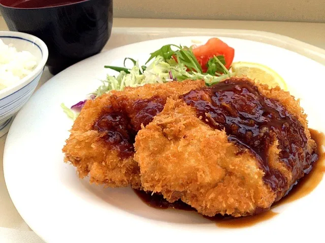 今日の社食は紙カツ定食。530円。|ルーア・ブランカさん