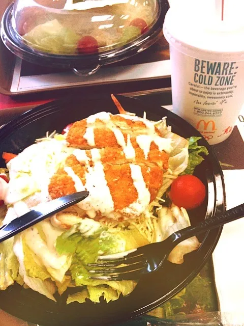 Snapdishの料理写真:Chiken caesar salad @Mcdonald's|PinkBarbieさん