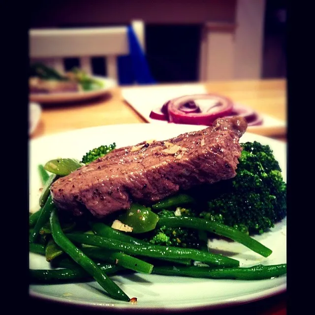 Snapdishの料理写真:Steak & steamed greens|Tameka Alexandraさん