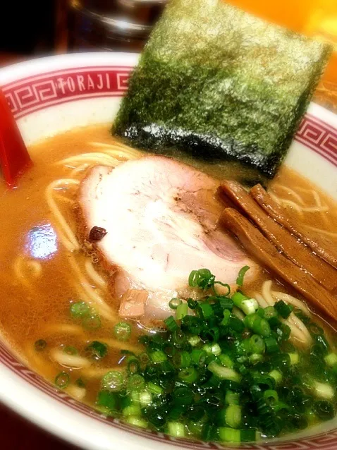 Snapdishの料理写真:神田三崎町 虎ジ☆醤油ラーメン|ナガマンさん