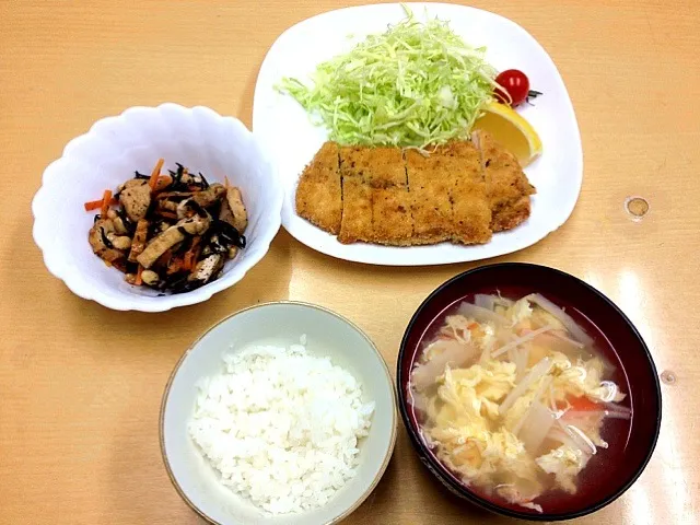 ささみのチーズチキンカツ、ひじきと大豆の煮物、カニかまのかきたまスープ|めいたん☆さん