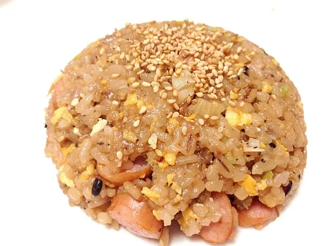 簡単！ネギとソーセージのチャーハン♡|amiさん