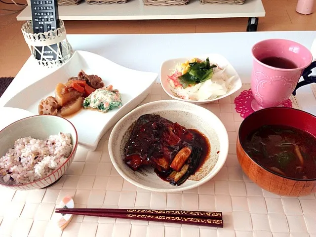 鯖の味噌煮  お味噌  十六五穀枚ご飯  大根とレンコンの煮物  ほうれん草の白和え  サラダ|ky1220さん