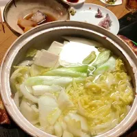 Snapdishの料理写真:かてきょごはん。湯豆腐、ブリ大根、鯵の刺身。湯豆腐は色が白になるべし、とのこだわりで、具は鱈、白菜、白ネギ。|がぶりんこさん